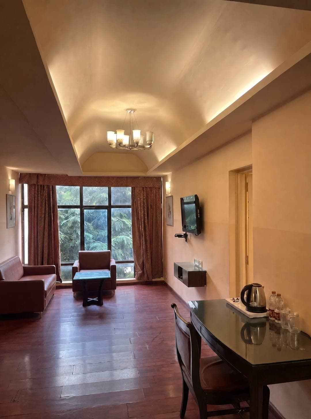 Suite lounge with a garden-facing window